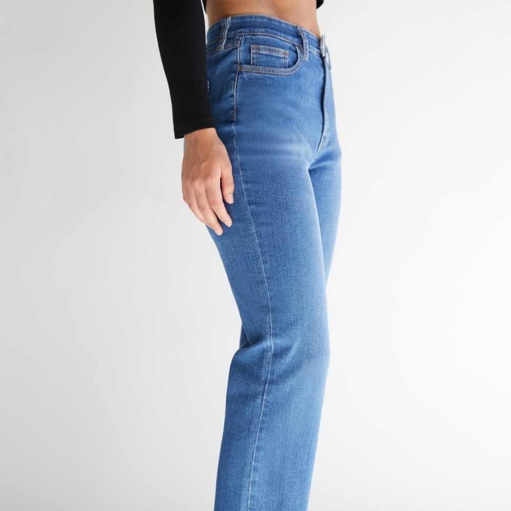 Oak and Fort Tapered Jeans - Picture 2 of 4